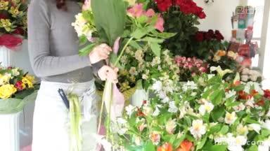 花店的花商正在整理花束